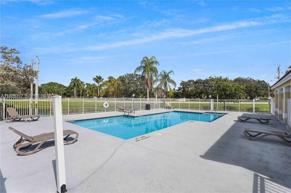 Activo con contrato: $249,000 (2 camas, 2 baños, 1105 Pies cuadrados)