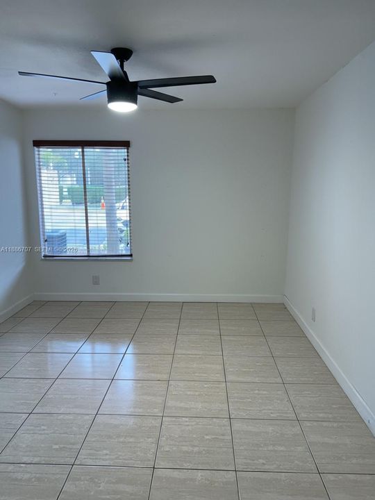 Activo con contrato: $249,000 (2 camas, 2 baños, 1105 Pies cuadrados)