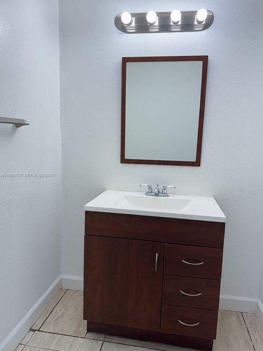 Activo con contrato: $249,000 (2 camas, 2 baños, 1105 Pies cuadrados)