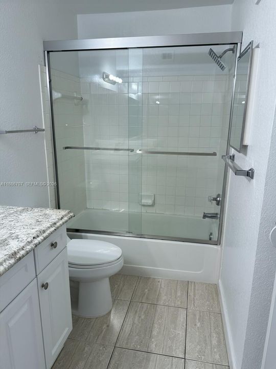 Activo con contrato: $249,000 (2 camas, 2 baños, 1105 Pies cuadrados)