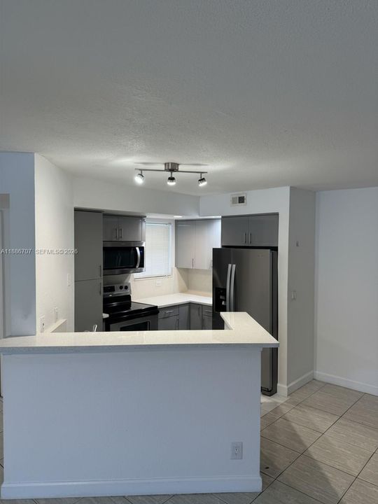 Activo con contrato: $249,000 (2 camas, 2 baños, 1105 Pies cuadrados)