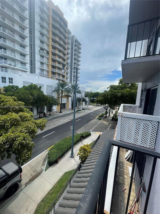 待售: $240,000 (2 贝兹, 2 浴室, 667 平方英尺)