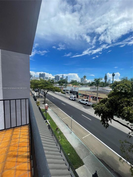 待售: $240,000 (2 贝兹, 2 浴室, 667 平方英尺)