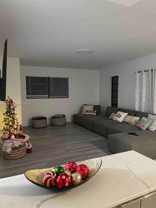 For Rent: $5,500 (2 beds, 2 baths, 1088 Square Feet)