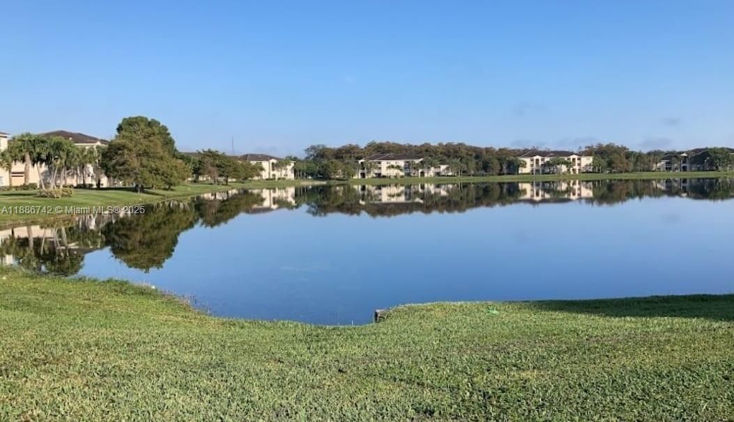 合同活跃: $1,650 (1 贝兹, 1 浴室, 778 平方英尺)