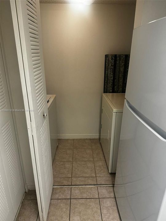 合同活跃: $1,650 (1 贝兹, 1 浴室, 778 平方英尺)