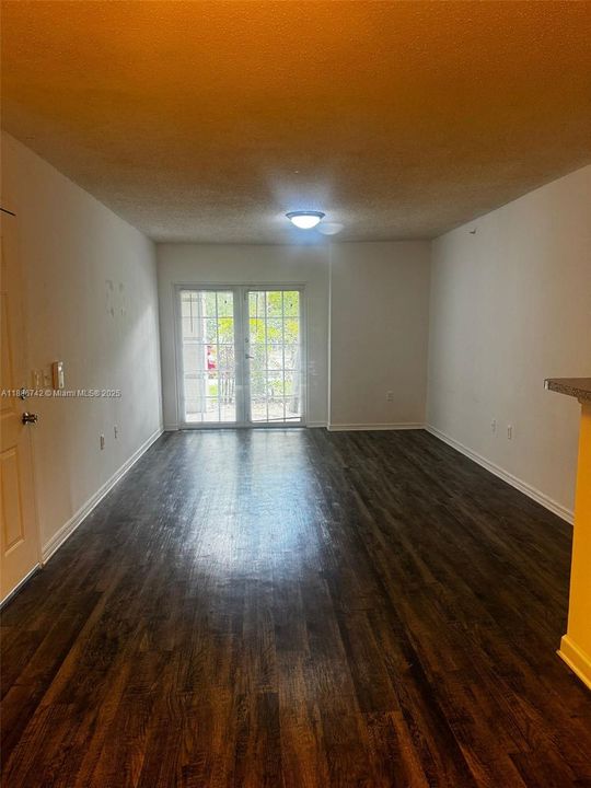 合同活跃: $1,650 (1 贝兹, 1 浴室, 778 平方英尺)