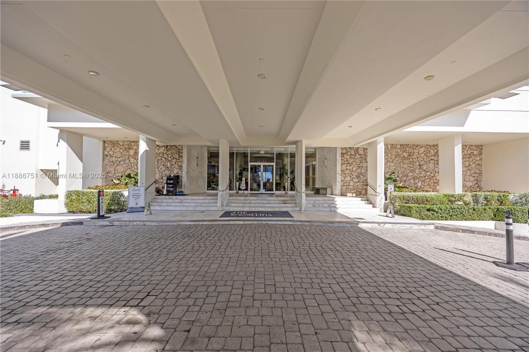 合同活跃: $2,950 (1 贝兹, 1 浴室, 810 平方英尺)