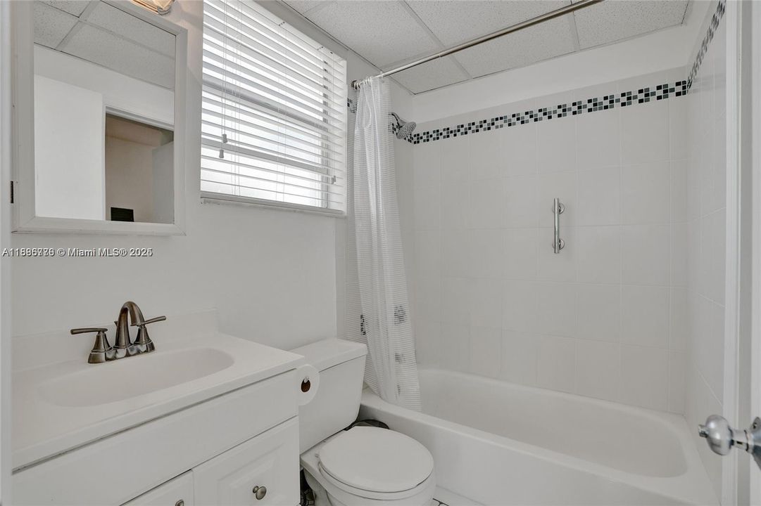 For Sale: $225,000 (1 beds, 1 baths, 590 Square Feet)