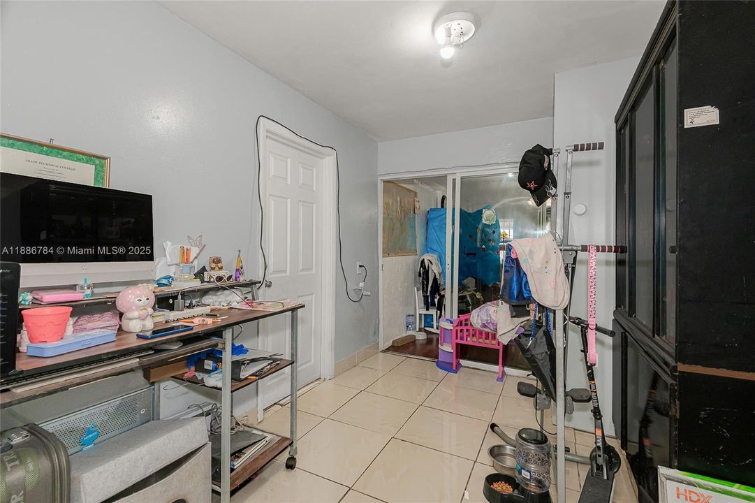 待售: $350,000 (2 贝兹, 1 浴室, 800 平方英尺)