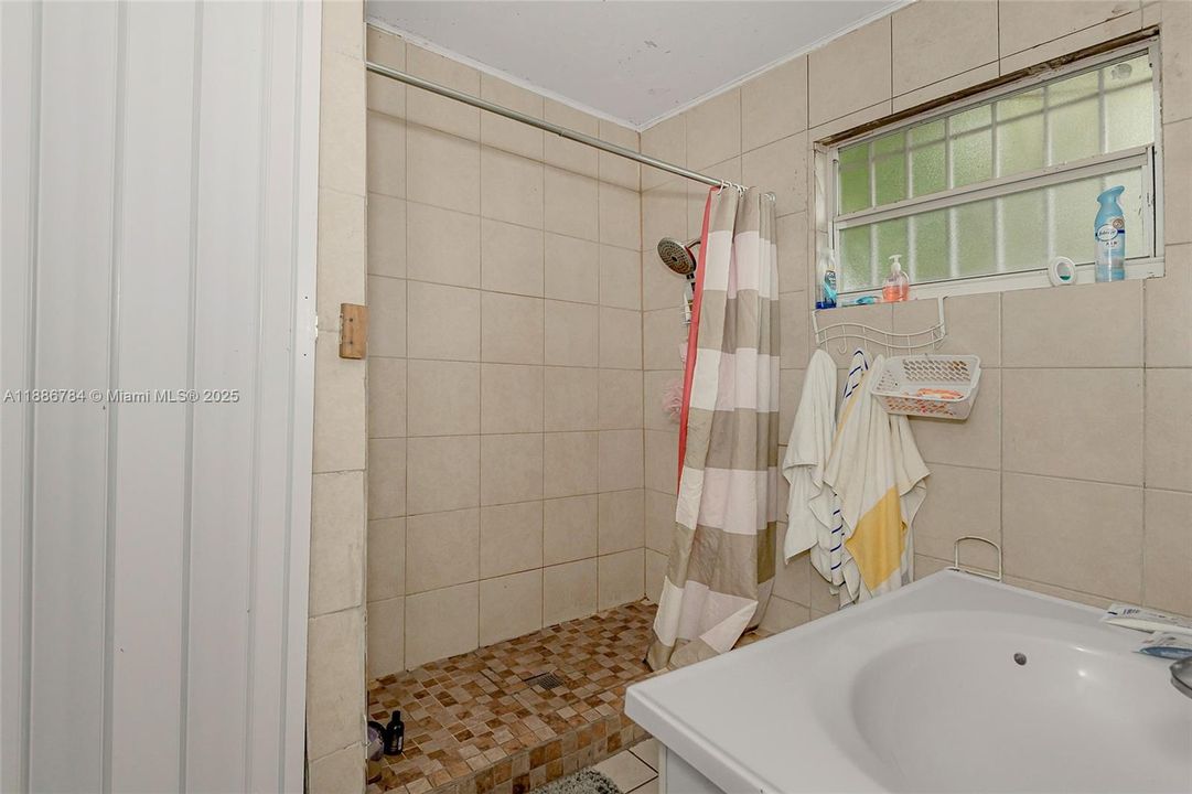 待售: $350,000 (2 贝兹, 1 浴室, 800 平方英尺)