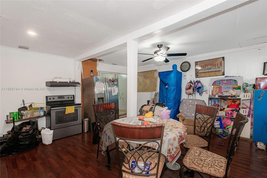 待售: $350,000 (2 贝兹, 1 浴室, 800 平方英尺)