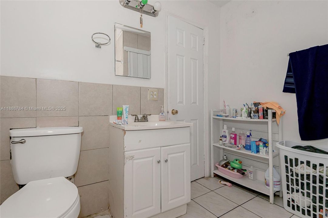 待售: $350,000 (2 贝兹, 1 浴室, 800 平方英尺)