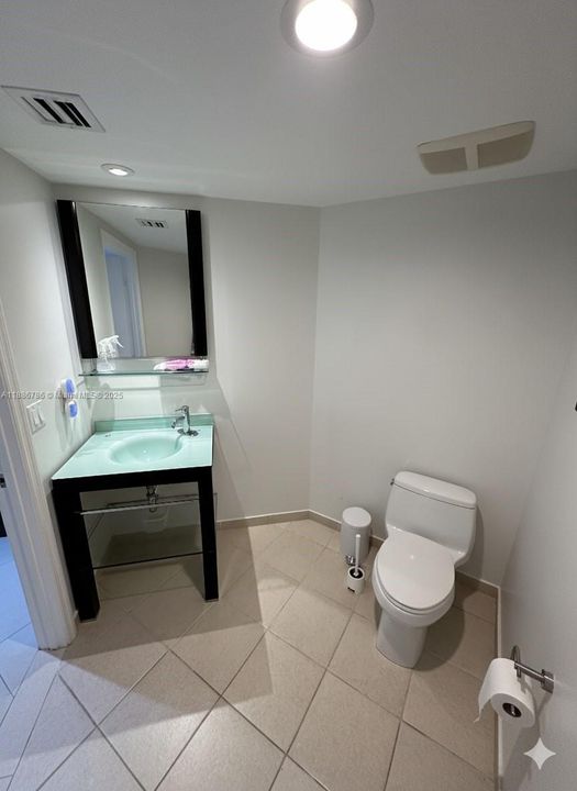 For Sale: $1,100,000 (2 beds, 2 baths, 1637 Square Feet)