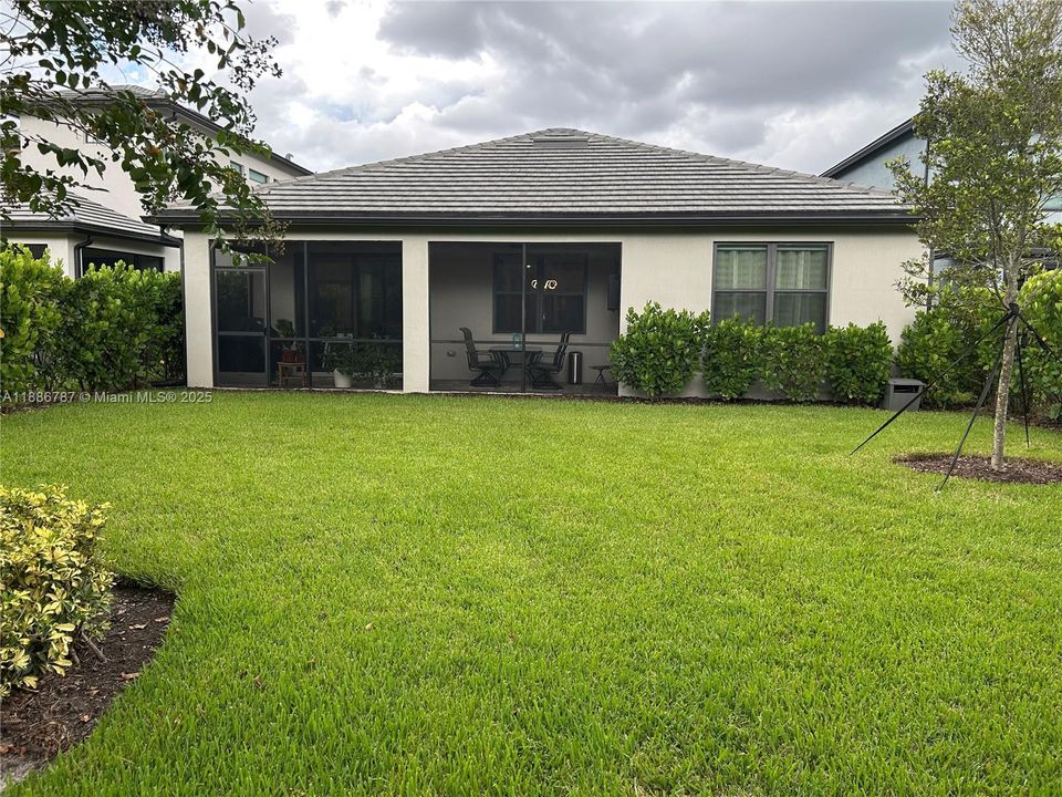 Recently Sold: $995,000 (3 beds, 2 baths, 2235 Square Feet)