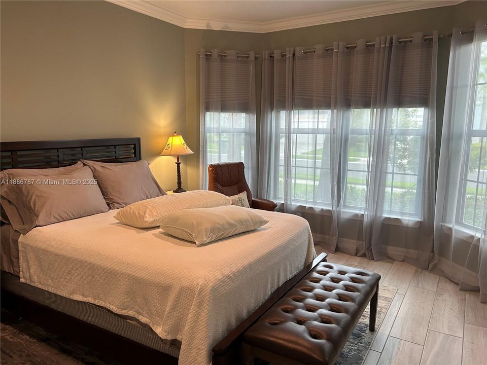 Recently Sold: $995,000 (3 beds, 2 baths, 2235 Square Feet)