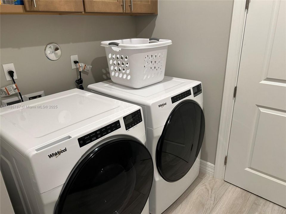 Recently Sold: $995,000 (3 beds, 2 baths, 2235 Square Feet)