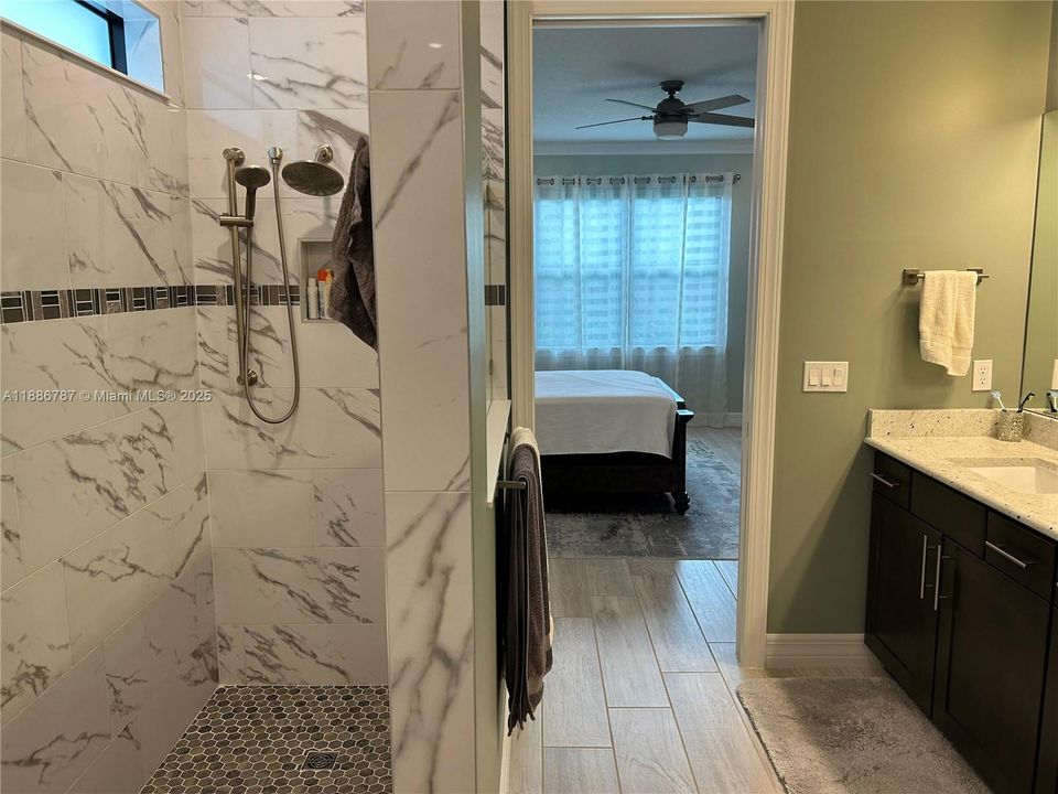 Recently Sold: $995,000 (3 beds, 2 baths, 2235 Square Feet)