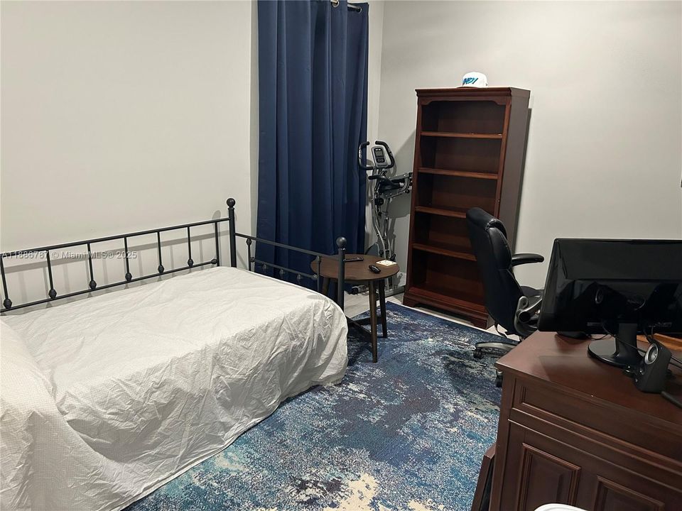 Recently Sold: $995,000 (3 beds, 2 baths, 2235 Square Feet)