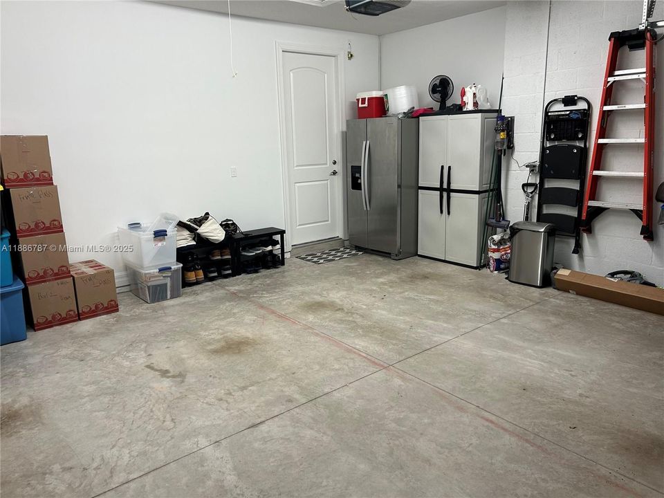 Recently Sold: $995,000 (3 beds, 2 baths, 2235 Square Feet)