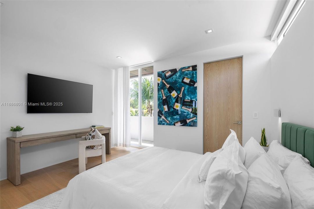 For Sale: $9,900,000 (3 beds, 3 baths, 3534 Square Feet)