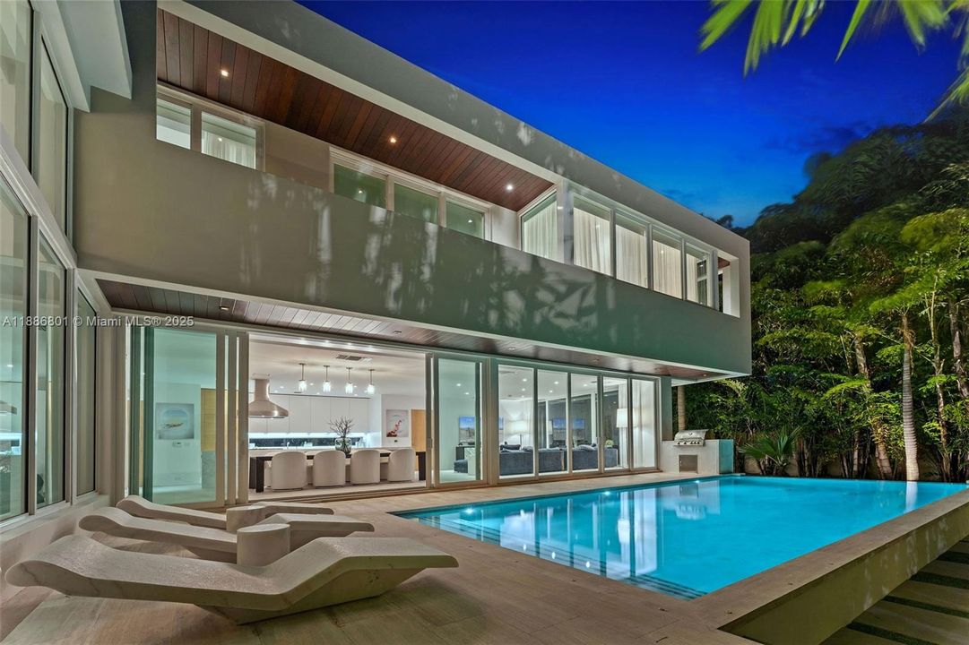 For Sale: $9,900,000 (3 beds, 3 baths, 3534 Square Feet)