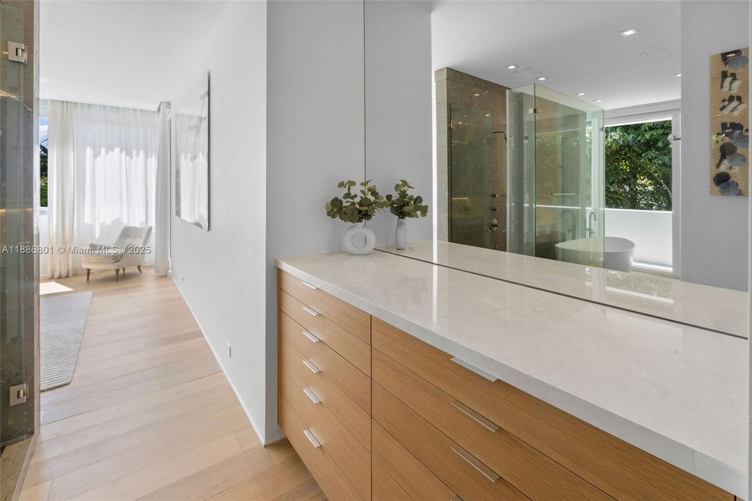 For Sale: $9,900,000 (3 beds, 3 baths, 3534 Square Feet)