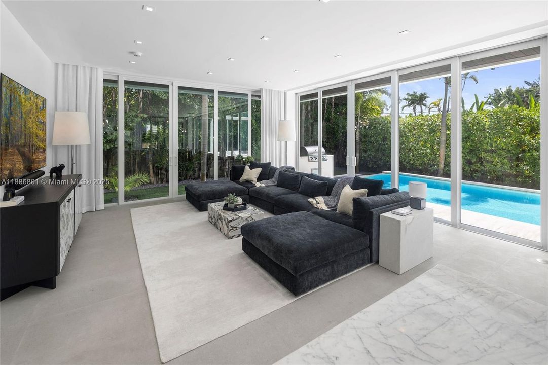 For Sale: $9,900,000 (3 beds, 3 baths, 3534 Square Feet)