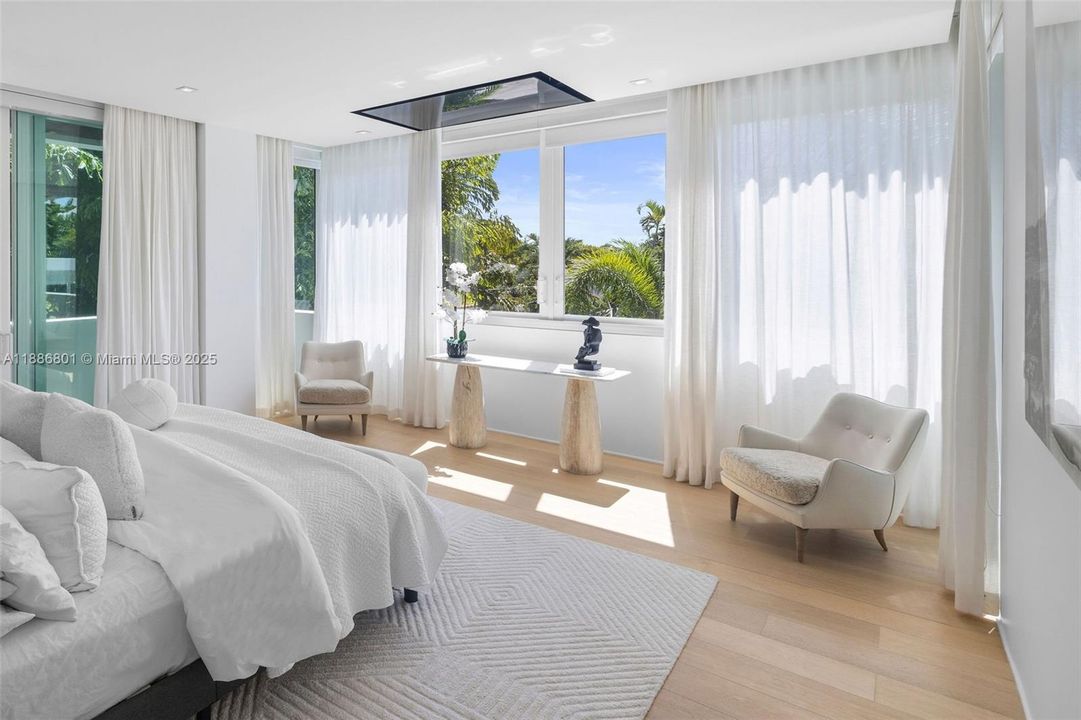 For Sale: $9,900,000 (3 beds, 3 baths, 3534 Square Feet)