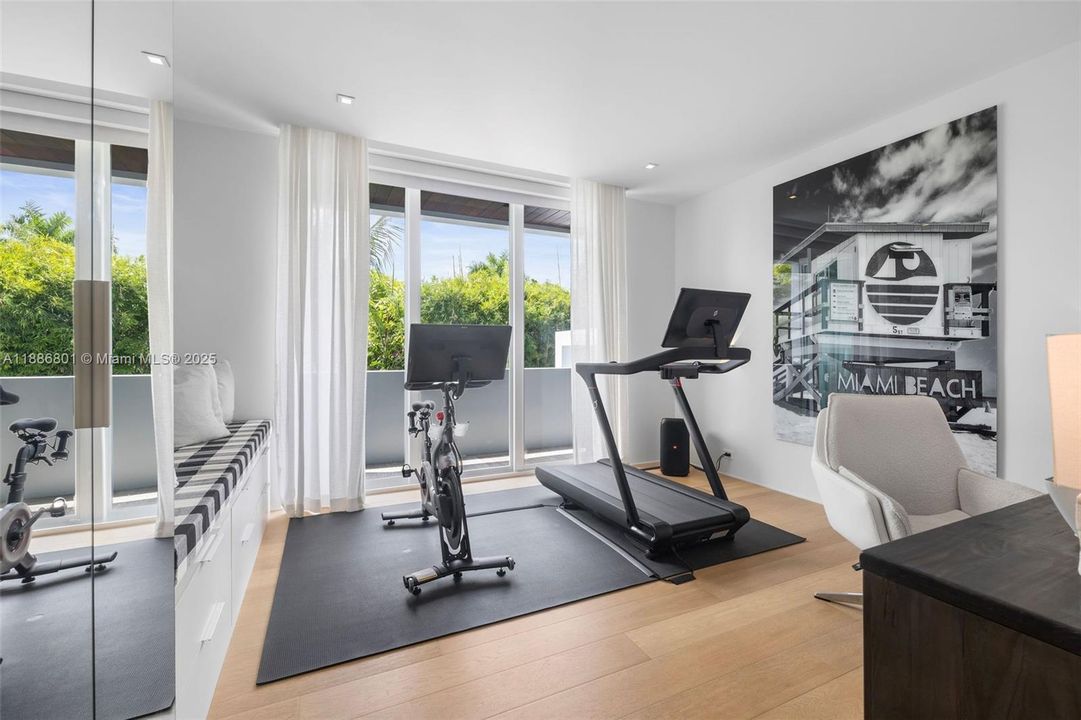 For Sale: $9,900,000 (3 beds, 3 baths, 3534 Square Feet)