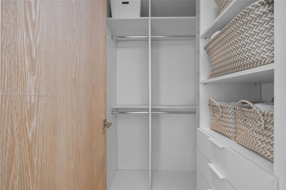 For Sale: $9,900,000 (3 beds, 3 baths, 3534 Square Feet)