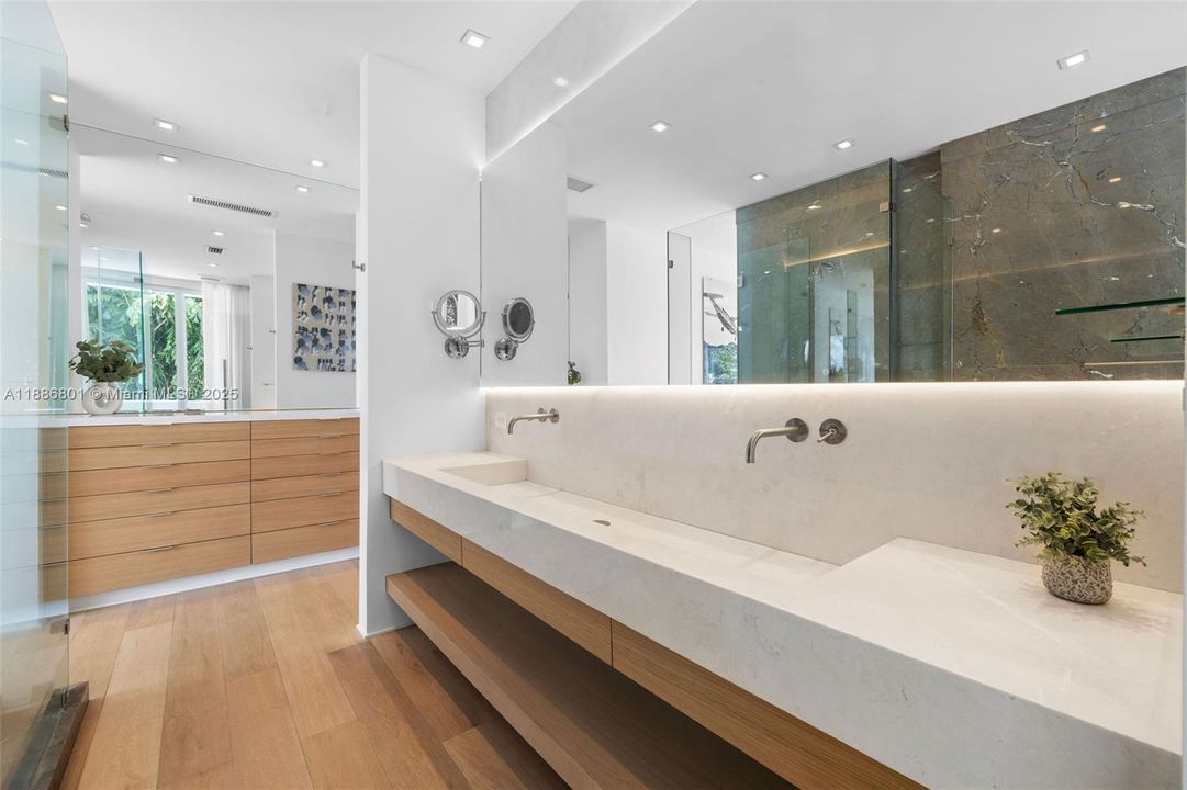 For Sale: $9,900,000 (3 beds, 3 baths, 3534 Square Feet)