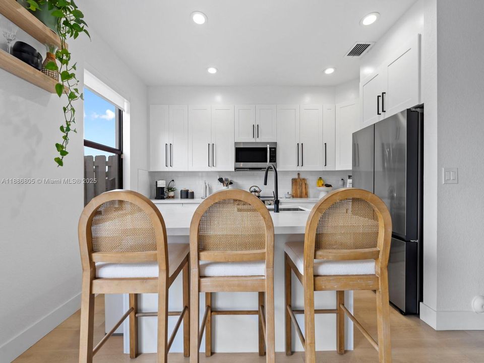 最近租的: $3,400 (3 贝兹, 2 浴室, 1530 平方英尺)