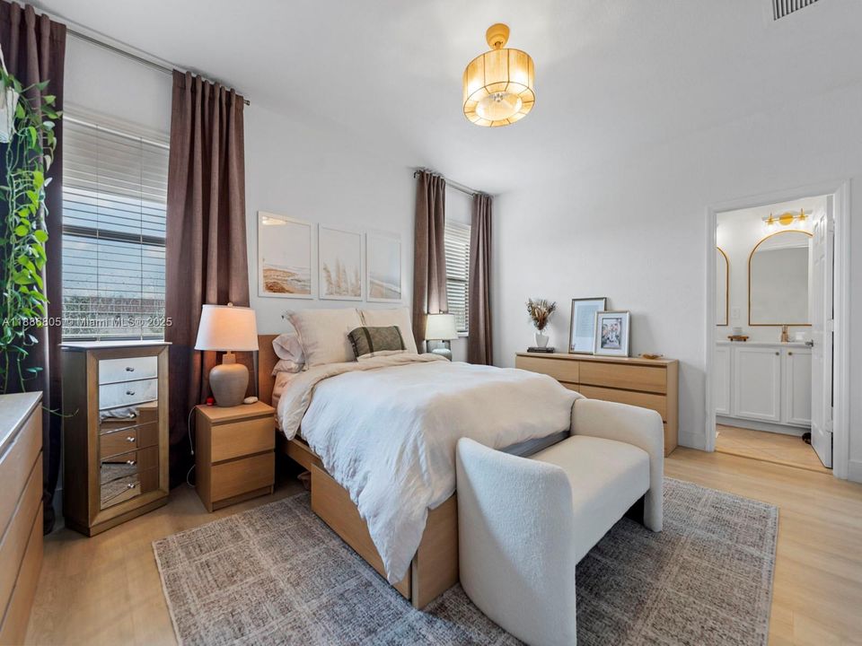 最近租的: $3,400 (3 贝兹, 2 浴室, 1530 平方英尺)