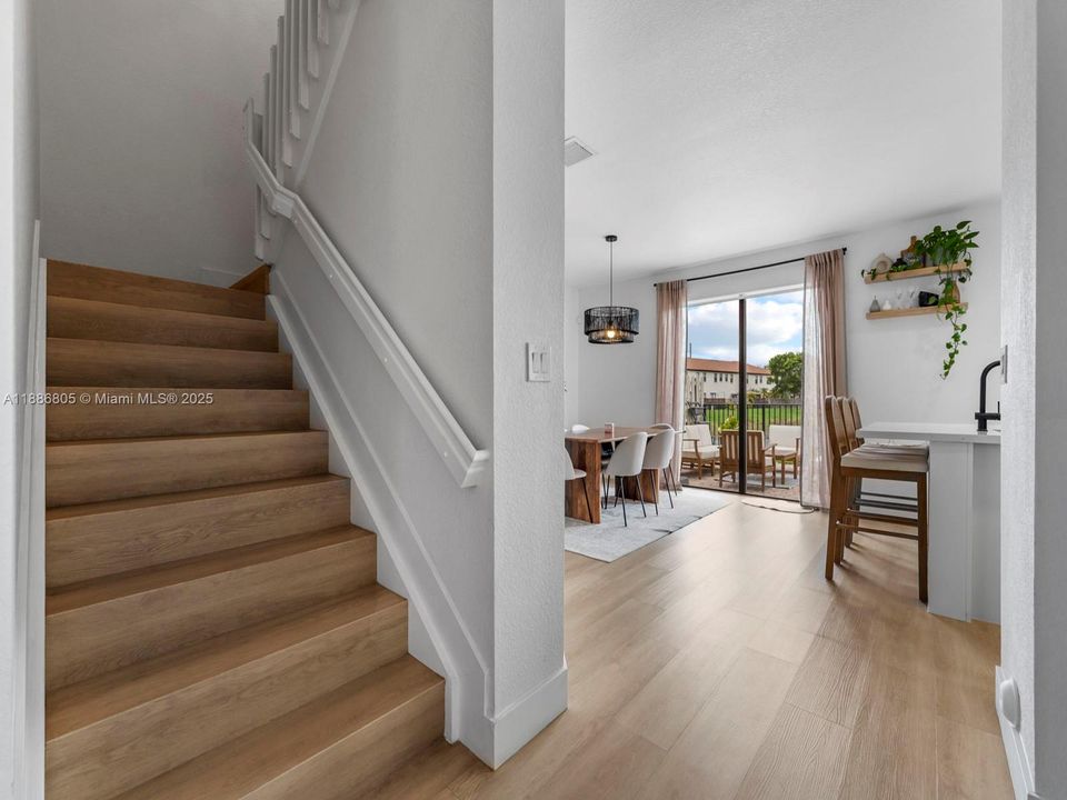 最近租的: $3,400 (3 贝兹, 2 浴室, 1530 平方英尺)