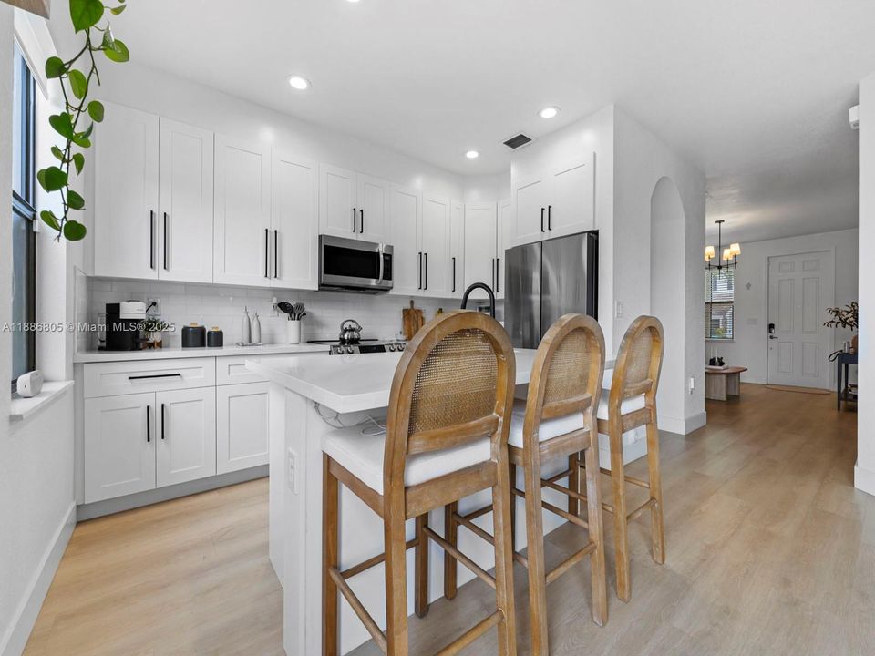 最近租的: $3,400 (3 贝兹, 2 浴室, 1530 平方英尺)