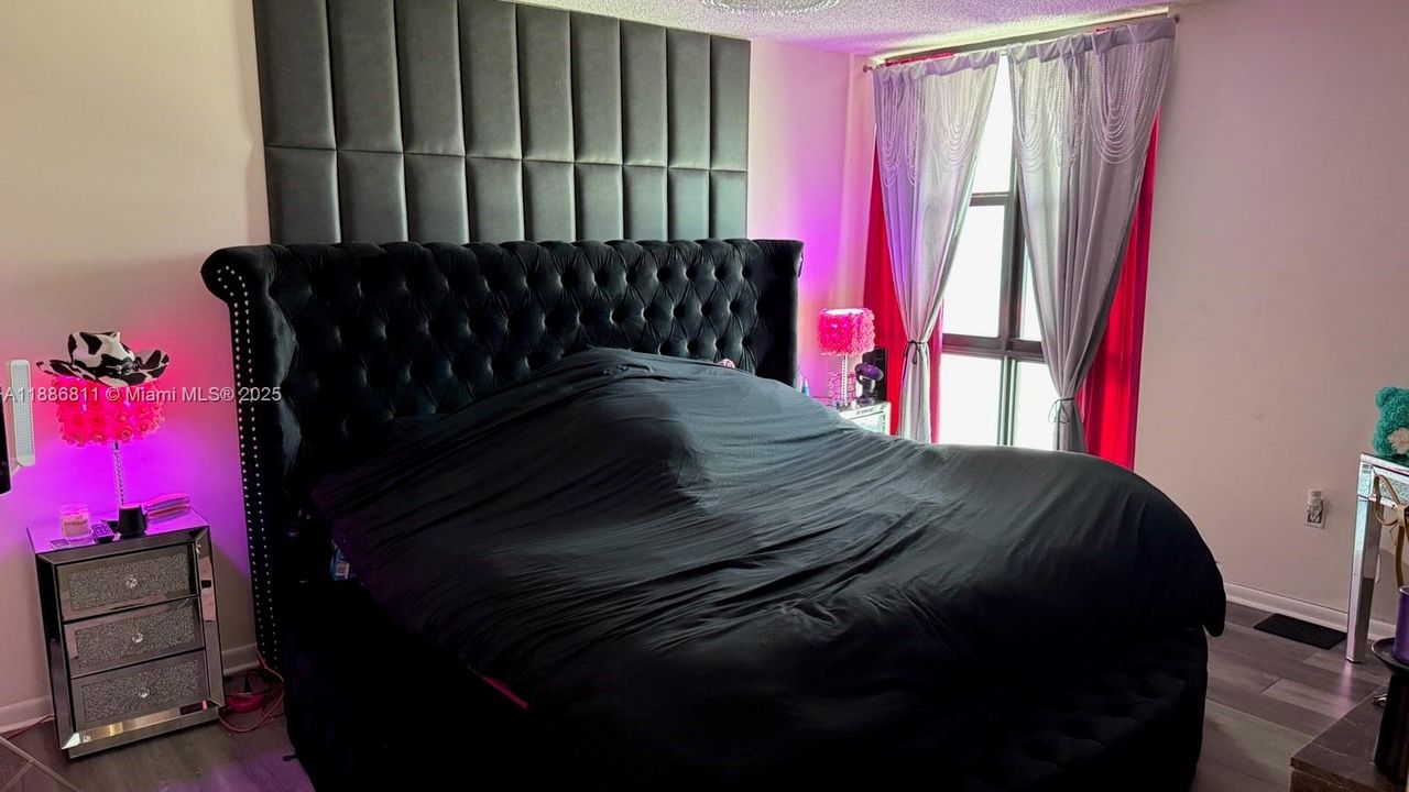 待售: $325,000 (2 贝兹, 2 浴室, 1110 平方英尺)