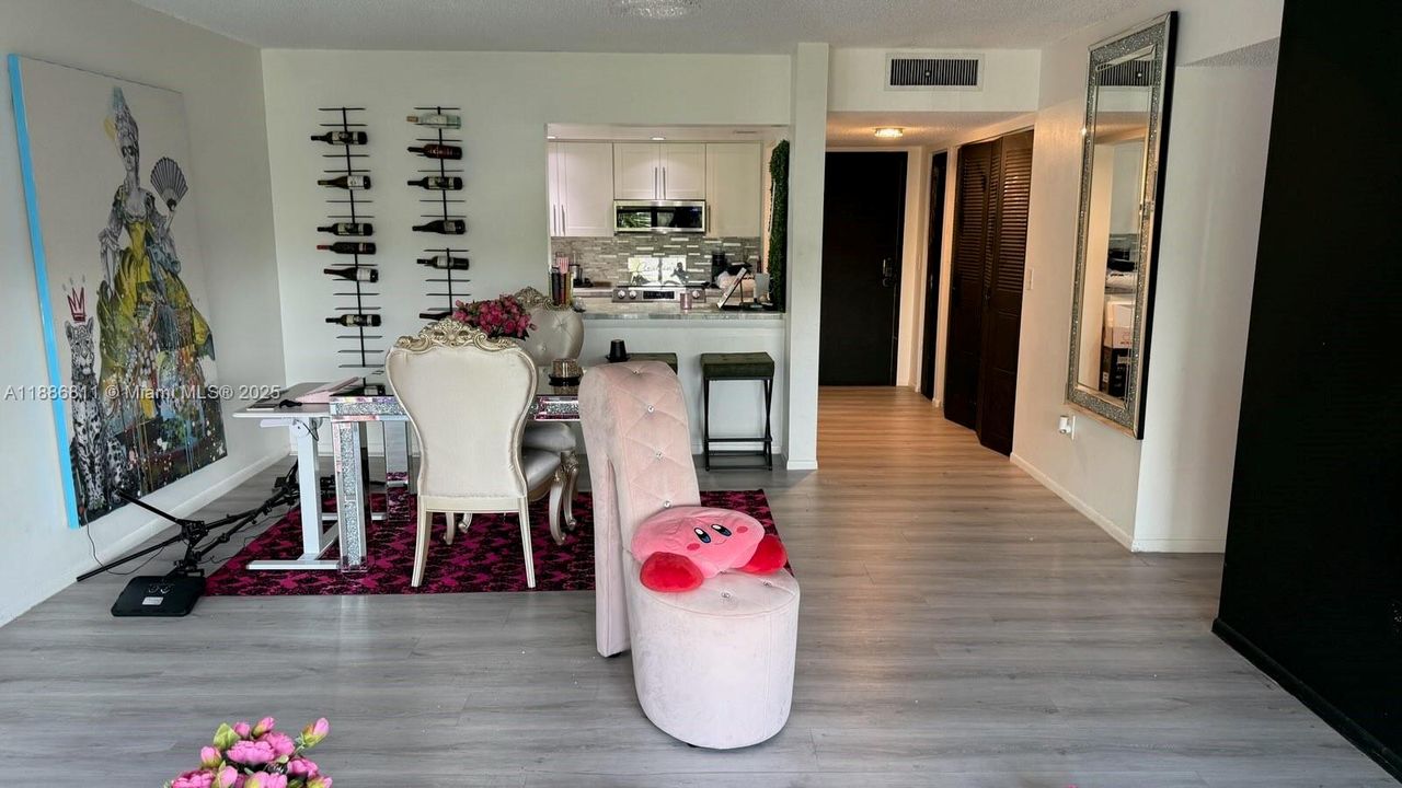 待售: $325,000 (2 贝兹, 2 浴室, 1110 平方英尺)