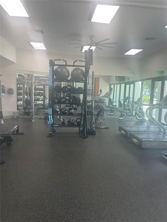 待售: $325,000 (2 贝兹, 2 浴室, 1110 平方英尺)