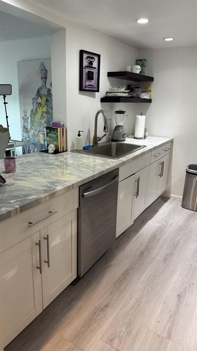 待售: $325,000 (2 贝兹, 2 浴室, 1110 平方英尺)