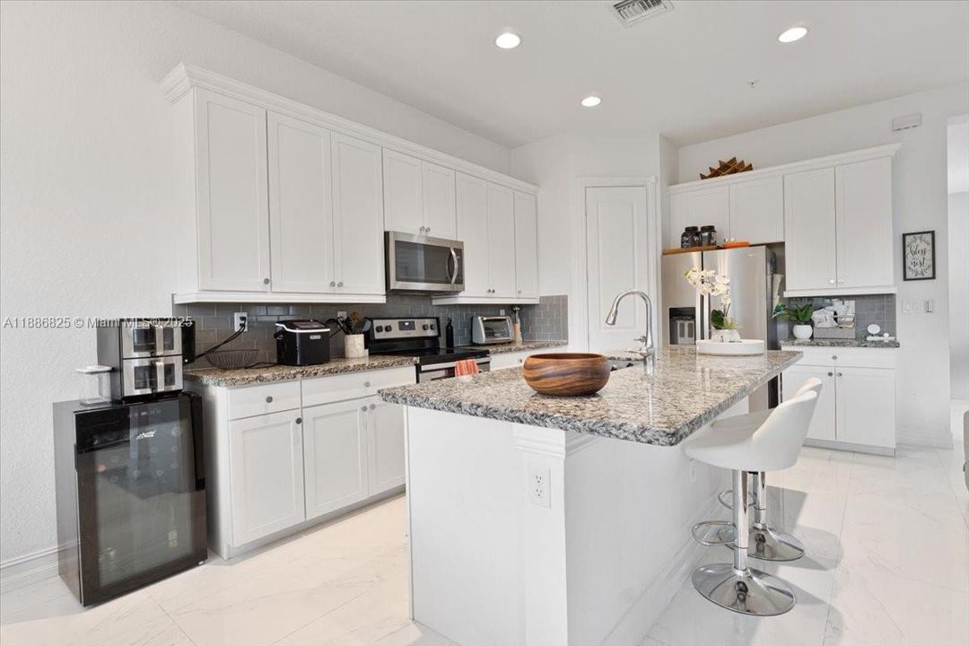 For Sale: $669,000 (3 beds, 2 baths, 2246 Square Feet)