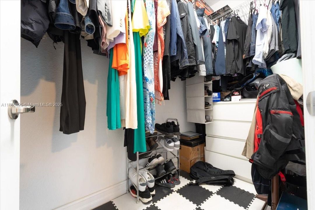 For Sale: $669,000 (3 beds, 2 baths, 2246 Square Feet)