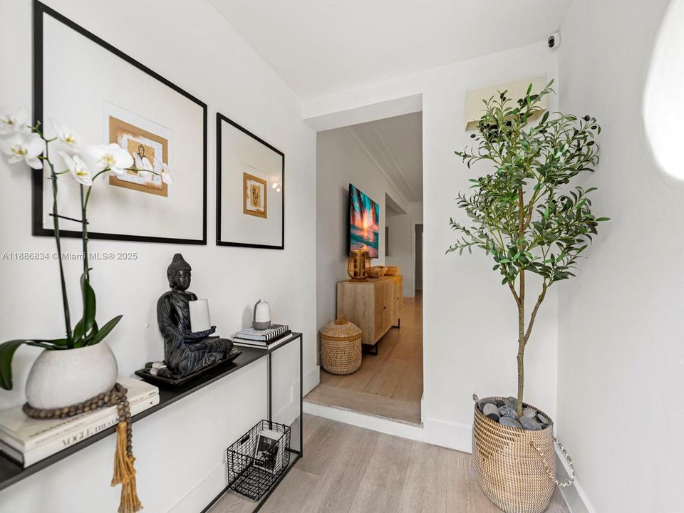 For Sale: $2,950,000 (3 beds, 2 baths, 1722 Square Feet)