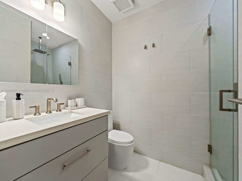 For Sale: $2,950,000 (3 beds, 2 baths, 1722 Square Feet)