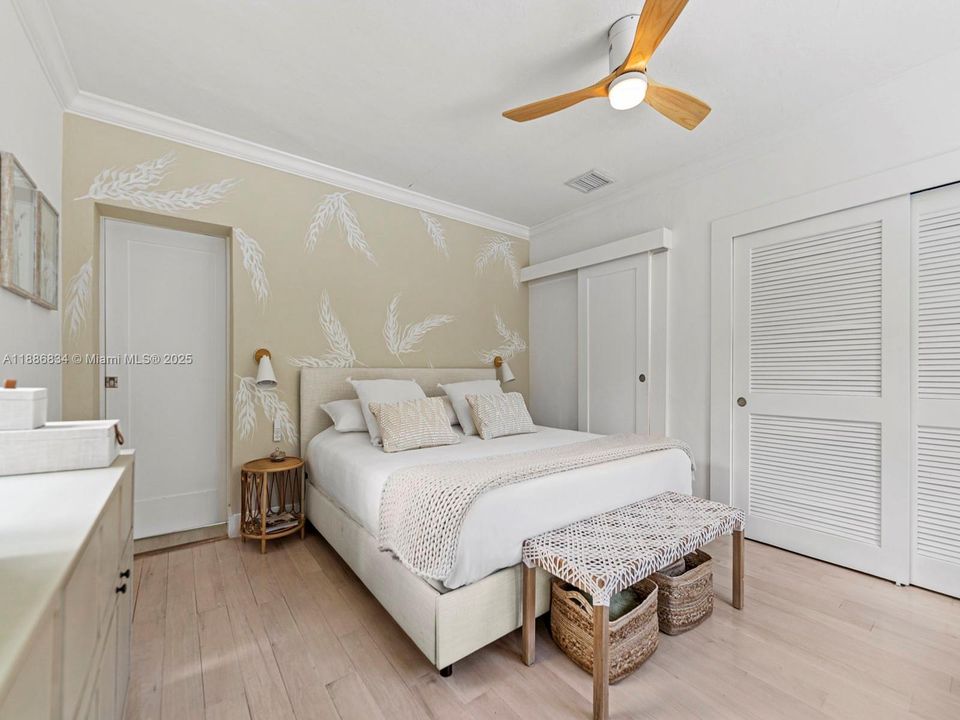 For Sale: $2,950,000 (3 beds, 2 baths, 1722 Square Feet)