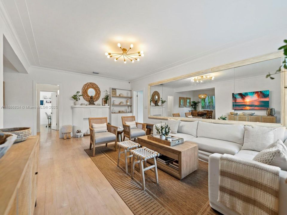 For Sale: $2,950,000 (3 beds, 2 baths, 1722 Square Feet)