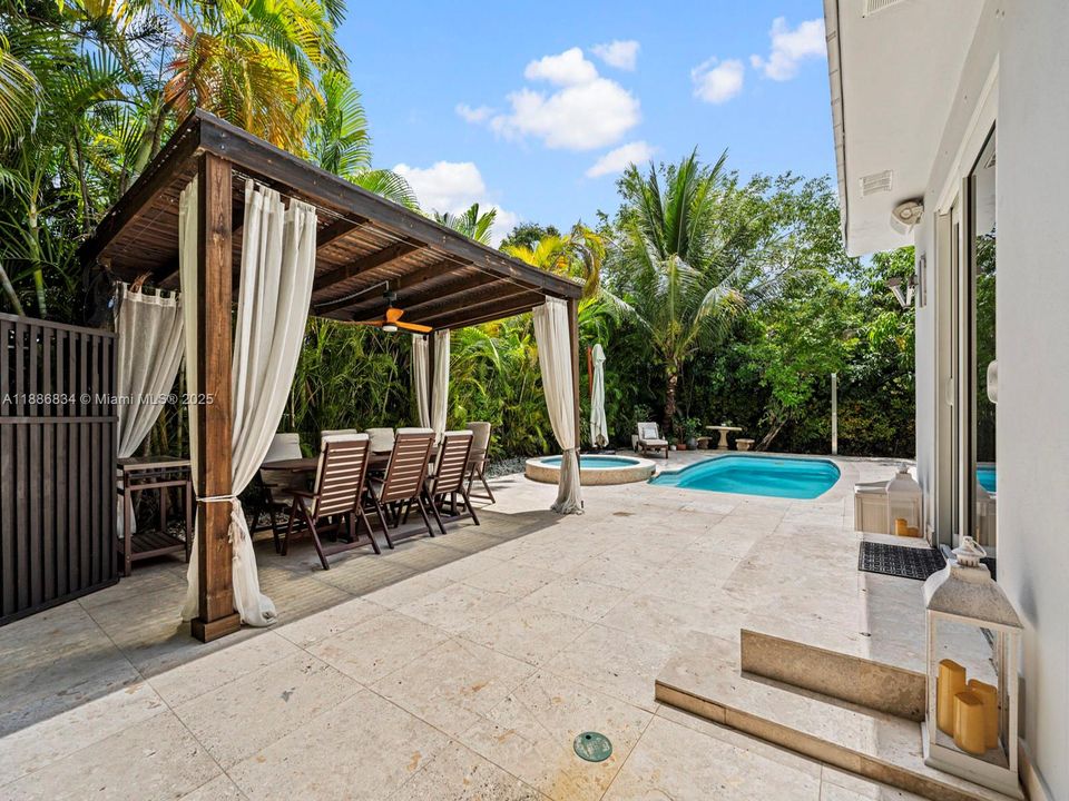 For Sale: $2,950,000 (3 beds, 2 baths, 1722 Square Feet)