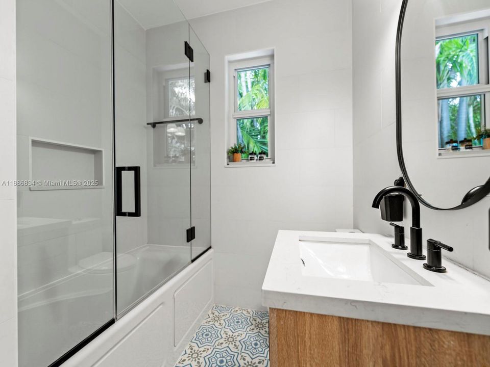 For Sale: $2,950,000 (3 beds, 2 baths, 1722 Square Feet)