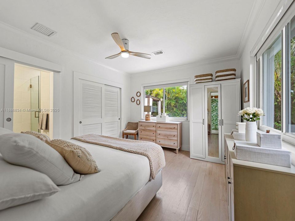 For Sale: $2,950,000 (3 beds, 2 baths, 1722 Square Feet)