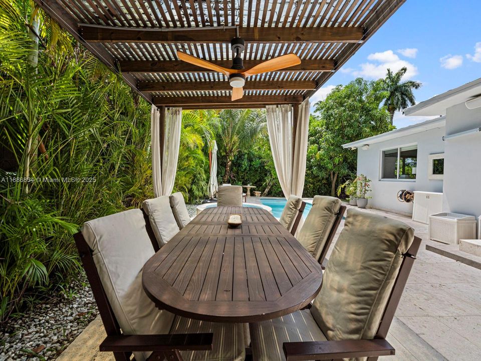 For Sale: $2,950,000 (3 beds, 2 baths, 1722 Square Feet)